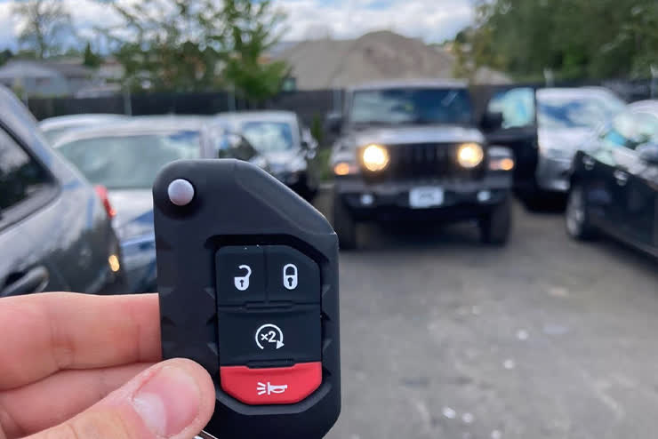 Professional car key replacement service in Cleveland, OH