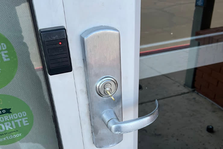 Commercial door lock reapir and repalcement service in Cleveland, OH